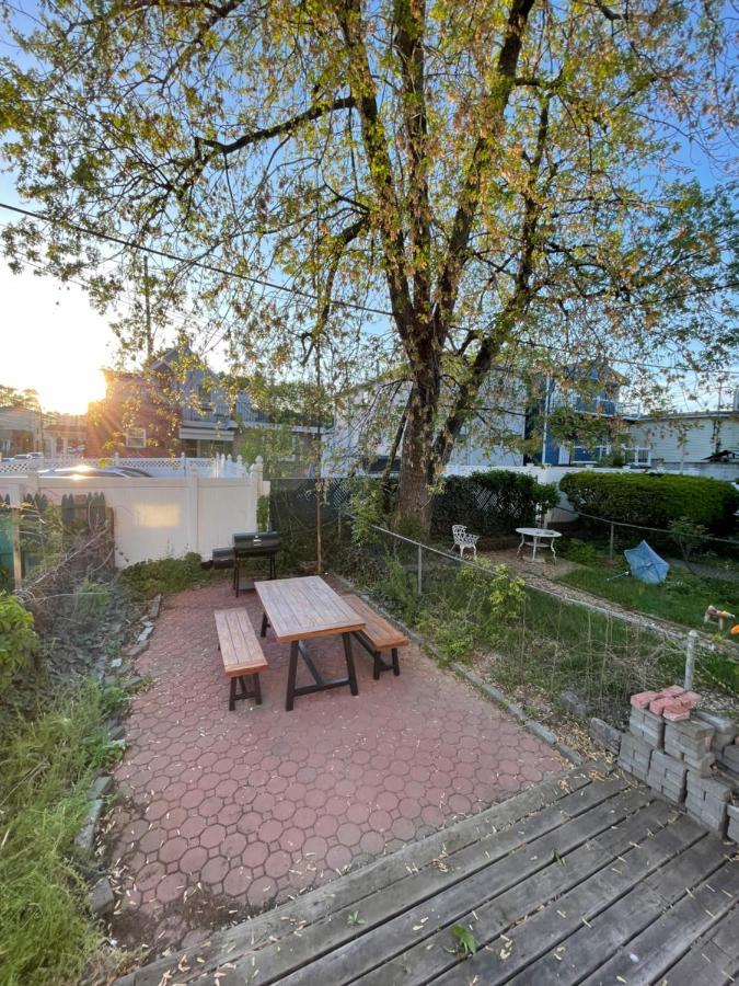 저지시티 Tranquil Town House With Parking And Laundry - Just 25 Minutes To Time Square! 빌라 외부 사진